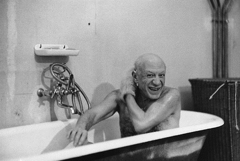 Pablo Picasso in vasca da bagno  src=