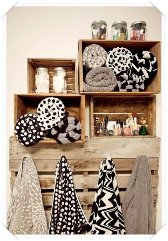 idee originali per portasalviette - porta asciugamani cassetta di legno src=