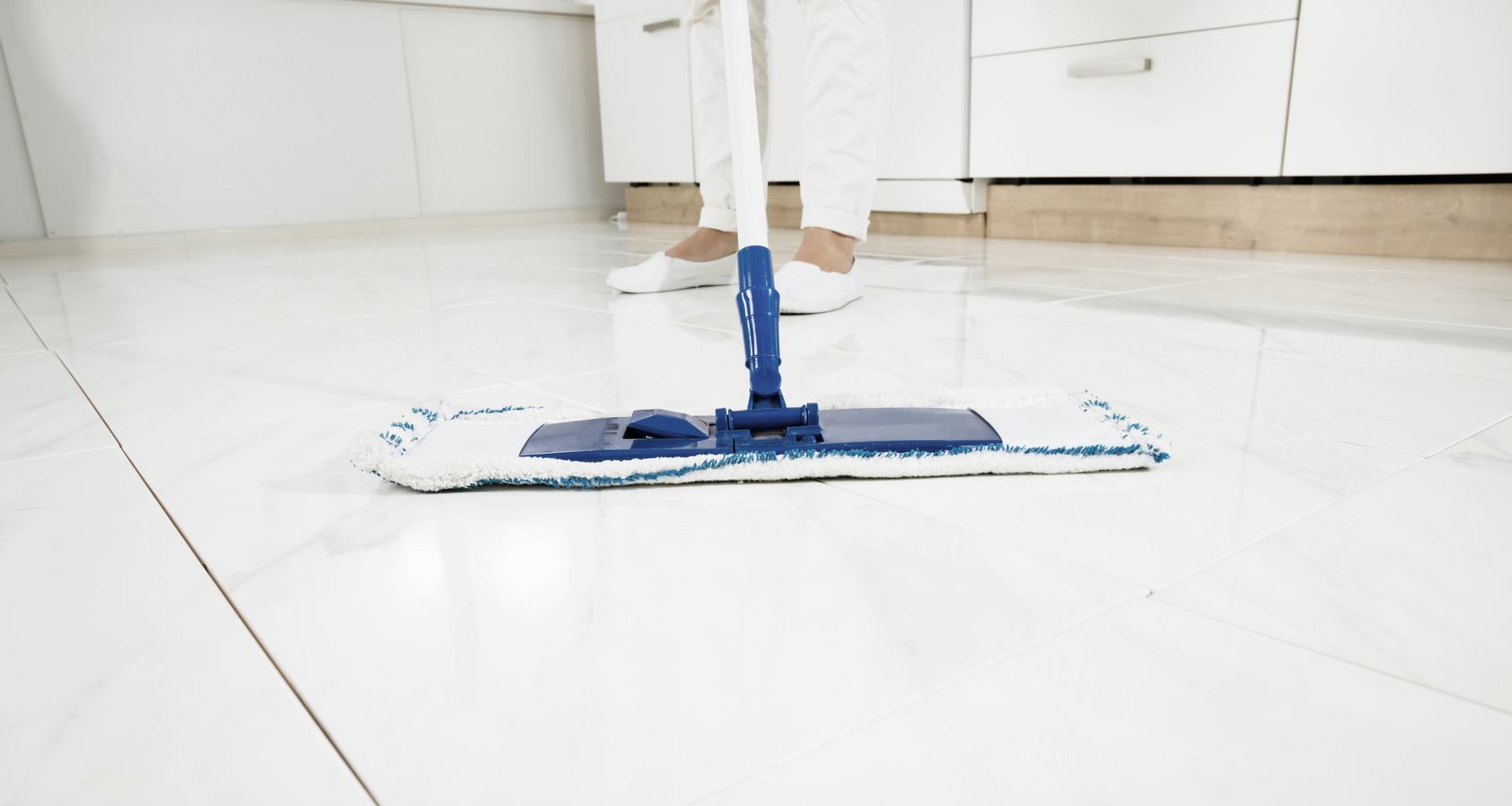 Forse hai sempre sbagliato a lavare i pavimenti: così fai prima e fai  meglio - GalleriaNews
