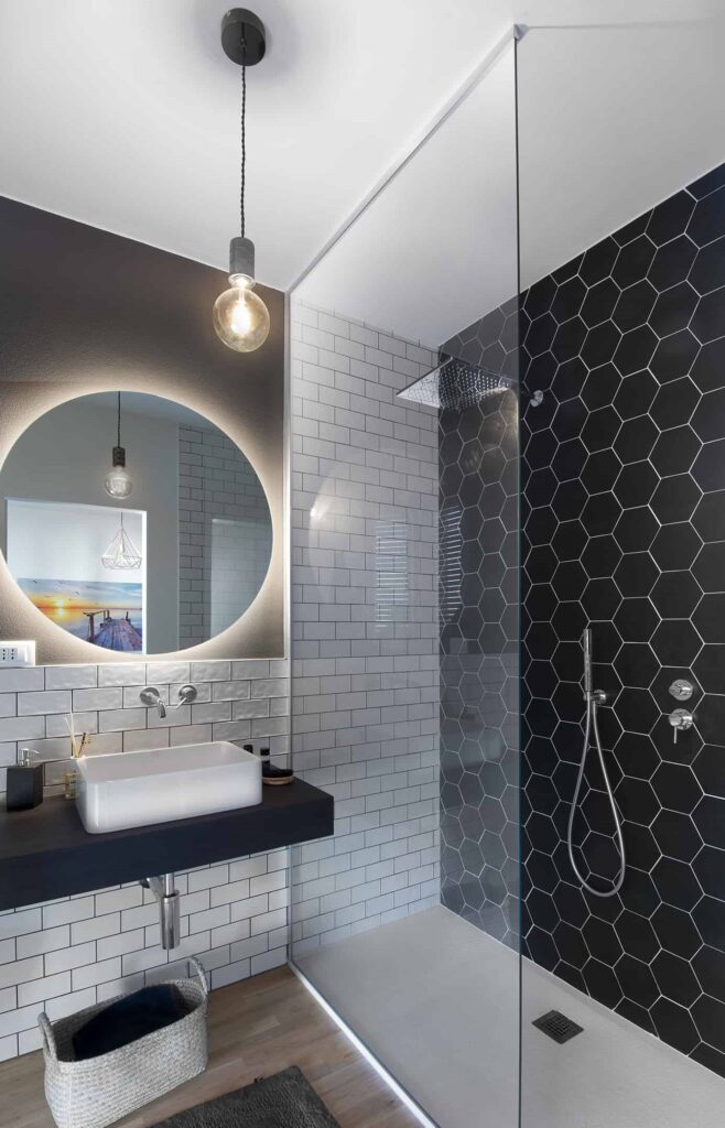 doccia walk-in sotto finestra